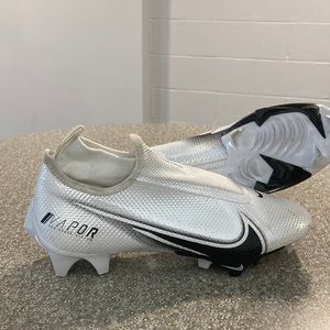 Nike Vapor football Cleats//size 8//never worn or used great for turf & grass